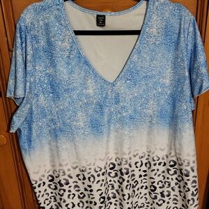 3/$12 Or $5 Each           Womens Plus Size Blue and White Leopard Print Top